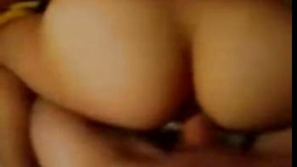 Зрелата русокоса порно актерка Џенин Линдемулдер глуми во жешко лезбејско секс видео